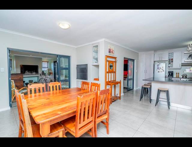 4 BEDROOM HOUSE FOR SALE IN VIKING VILLAGE